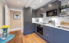 Stunning & Central Milsom Street Apartment